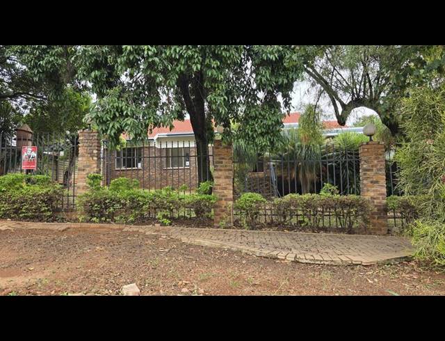 4 BEDROOM HOUSE FOR SALE IN PIERRE VAN RYNEVELD